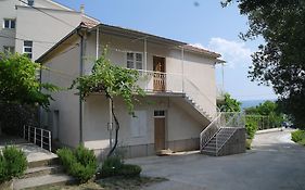 Hostel Guesthouse Mira